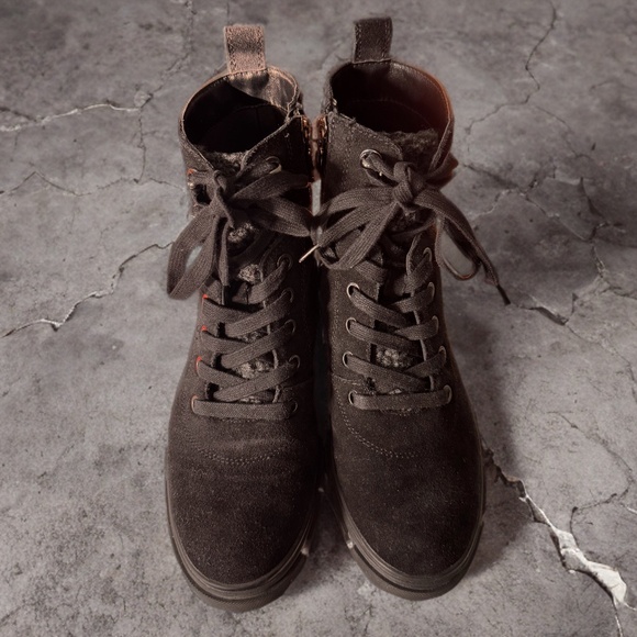 Blondo Waterproof Black Suede Lace-Up Side Access Boots Size 9 W/Sherpa Fleece - Picture 4 of 12